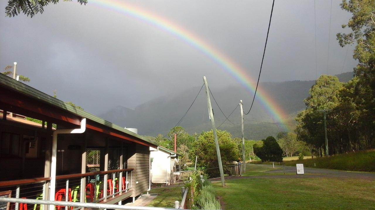 Lamington Christmas Creek Cafe & Cabins מראה חיצוני תמונה
